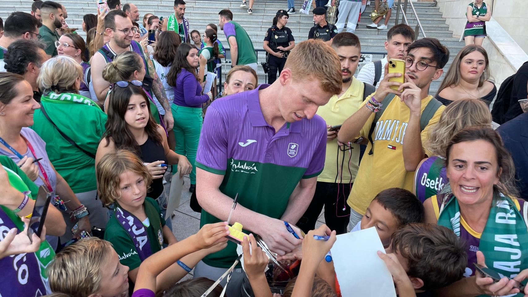 En imágenes | La fiesta del Unicaja en el Santuario de la Victoria este jueves