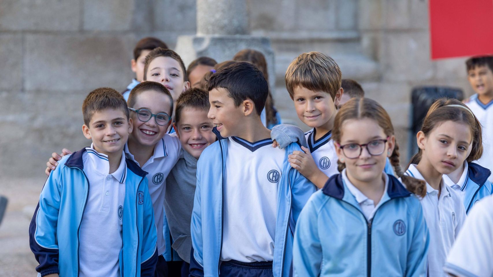 La gran familia del Colegio Tavera inunda de ilusión las calles de Toledo con su peregrinación anual: todas las fotos