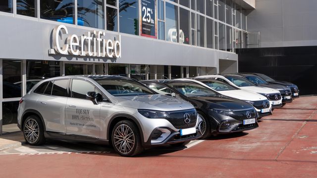 Parte la flota de vehículos de Louzao Mercedes-Benz.