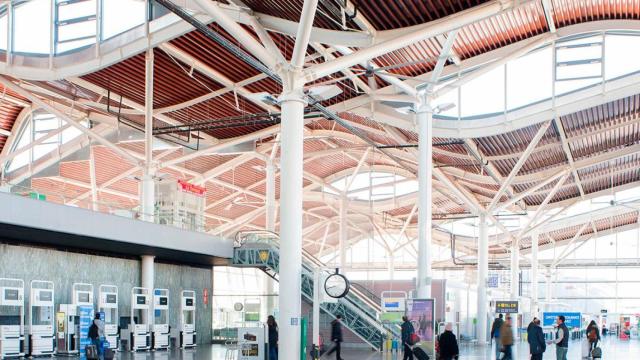 Interior del aeropuerto de Zaragoza.