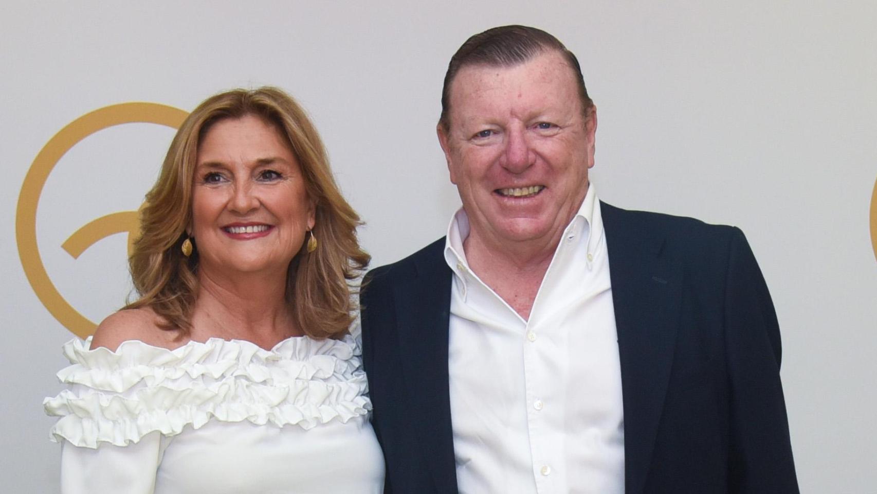 Imágenes del día: la gran emoción de César Cadaval en el bautizo de su nieto Juan, el tercer hijo de Marta Cadaval y Jaime Núñez