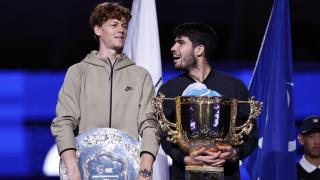 Carlos Alcaraz celebra su título del Open de China junto a Sinner, subcampeón