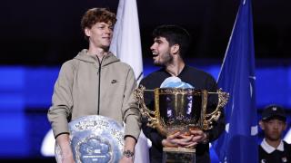 Carlos Alcaraz celebra su título del Open de China junto a Sinner, subcampeón