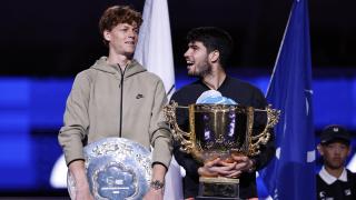 Carlos Alcaraz celebra su título del Open de China junto a Sinner, subcampeón