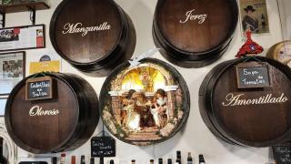 La taberna escondida en el centro con la mejor selección de vinos de Sevilla: sus guisos son de toda la vida