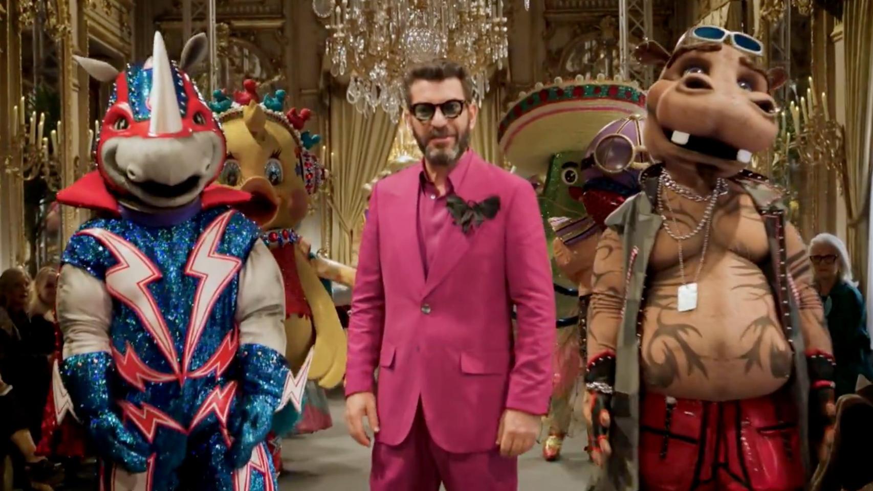 Arturo Valls y las máscaras de 'Mask Singer' en la promo de la cuarta temporada.