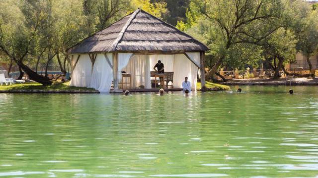 Lago de aguas termales.