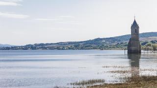 Torre de la iglesia de Las Rozas de Valdearroyo (pantano del Ebro). Jairo Marcos Cedida