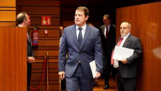 El presidente de la Junta, Alfonso Fernández Mañueco, a su entrada al último pleno de las Cortes de Castilla y León