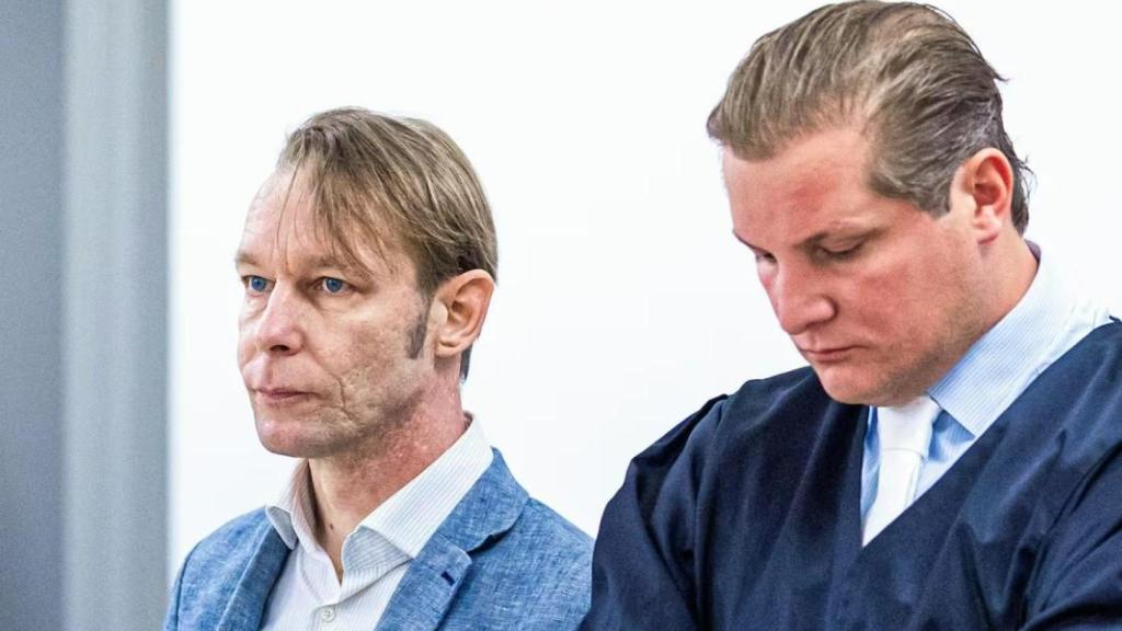 Christian Brückner, a la izquierda, junto a su abogado en los tribunales este octubre en Alemania.