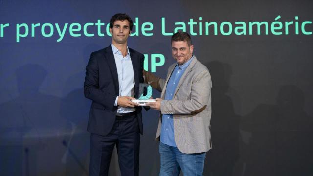 Ignacio Diego (Blip) y Carlos Cendra (Mapfre Open Innovation) en la entrega del premio de 2024.