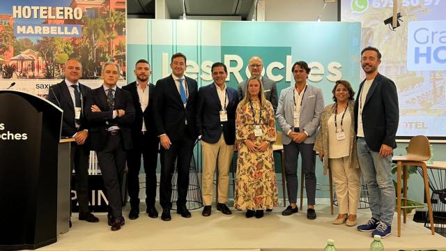 Los directivos que han participado en el debate hotelero celebrado en Les Roches.