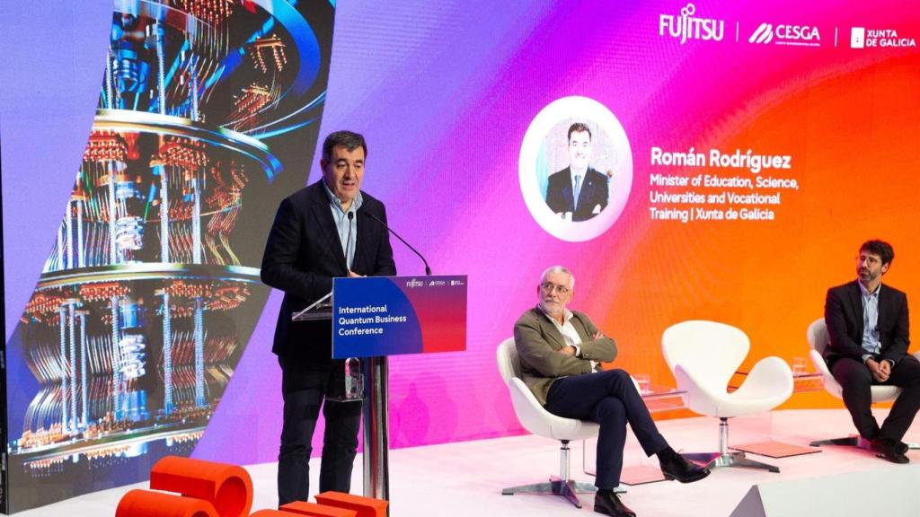 El consejero de Ciencia, Román Rodríguez, durante evento sobre Quantumm en Santiago de Compostela.