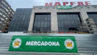 El antiguo edificio de Mapfre con la cartelería de Mercadona.