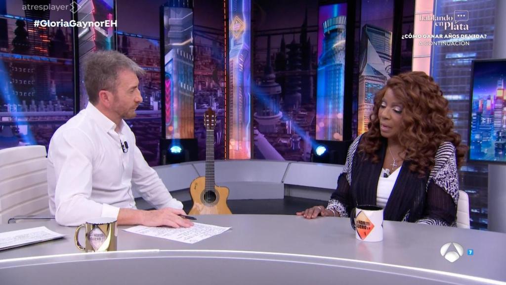 Pablo Motos y Gloria Gaynor en 'El Hormiguero'.