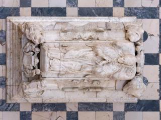 Vista cenital del sepulcro del cardenal Tavera, obra de Alonso de Berruguete.