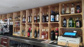 Así es la mejor vermutería de Cataluña: al lado del delta del Ebro, con 70 vermuts distintos y tapas tradicionales