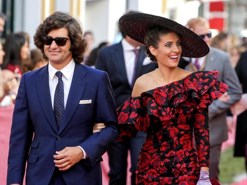 Morante de la Puebla junto a su segunda mujer, Elisabeth Garrido, en una boda en 2016.