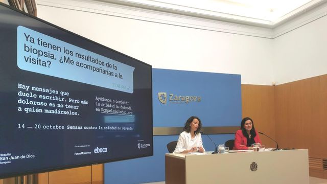 La concejal del Mayor, Paloma Espinosa, junto a la responsable de Obra social y Voluntariado del Hospital San Juan de Dios de Zaragoza, Marga Pérez, en la presentación de la actividad.