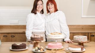 La pastelería de una madre y su hija en un pueblo de Valencia que arrasa con más de 11.000 tartas al mes