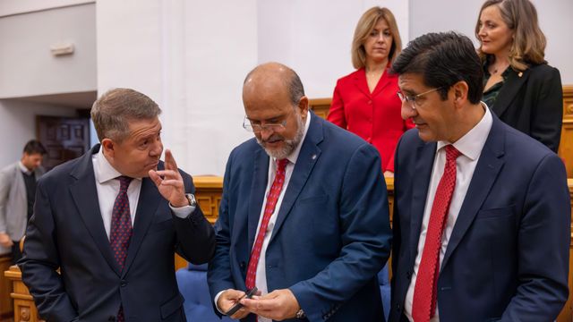 Page charla en las Castilla-La Mancha con los dos vicepresidentes de su Gobierno.