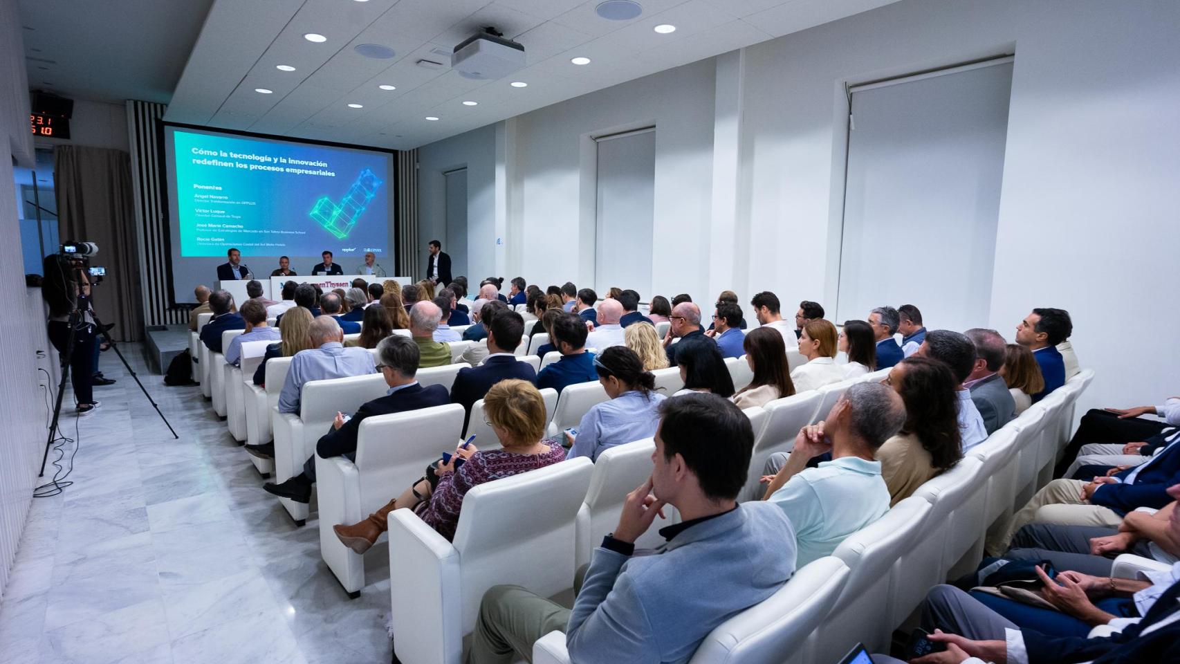 Mesa redonda sobre la tecnología y la innovación en el Museo Carmen Thyssen de Málaga.