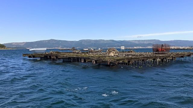 Batea de Mejillones en A Illa de Arousa.