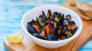 Ni laurel ni limón: el sencillo truco de los gallegos para hacer los mejores mejillones al vapor