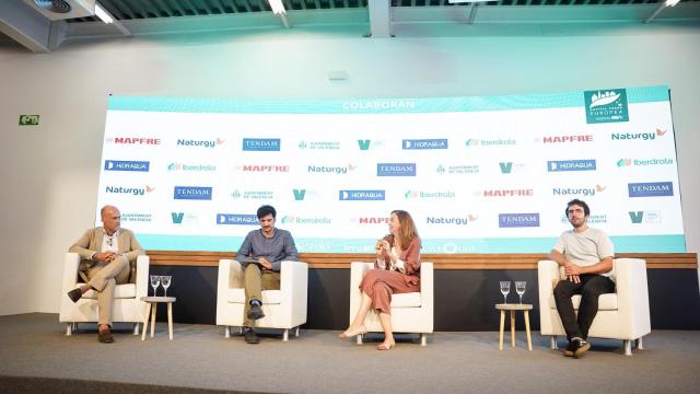 Participantes en la mesa redonda sobre arquitectura sostenible este 16 de octubre en la sede de Innsomnia.