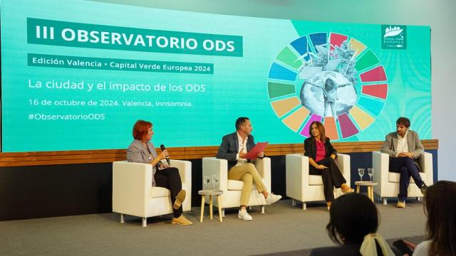 Amparo Martínez Sarrión, presidenta de la Federación de Asociaciones de Mujeres Rurales  (FADEMUR) de la Comunidad Valenciana; Juan Nieto (EL ESPAÑOL); Asunción Marco Belenguer, promotora de seguros agrarios en Valencia, Castellón y Albacete de Mapfre; y Asier Rojo Varas, CEO de Arat Gourmet Foods .
