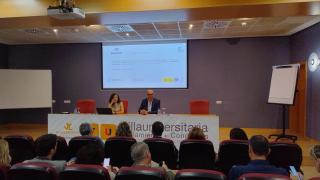 Paloma Moreda y Manuel Palomar, del Cenid de Alicante, en la presentación de la herramienta ClearText.