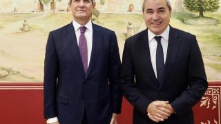 El pesidente de Sernauto, Francisco Riberas junto al de Anfac, Josep María Recasens.