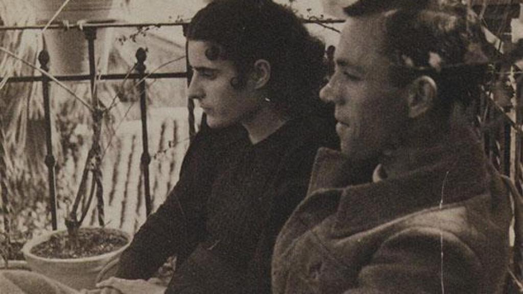 Miguel Hernández y Josefina Manresa en Jaén poco después de su matrimonio, primavera 1937.