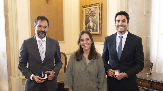 La alcaldesa Inés Rey junto al Joan Ibáñez y Jesús Campos