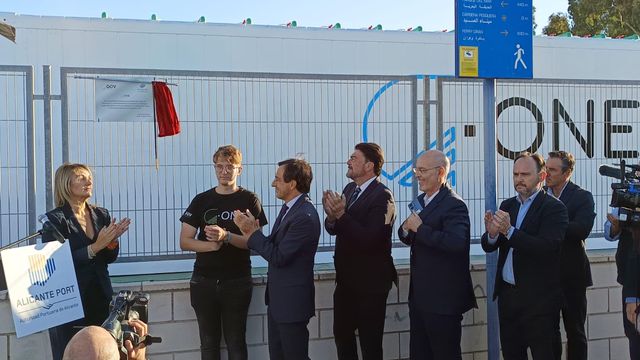 La inauguración este viernes de la fábrica de GDV Mobility con las diferentes autoridades.