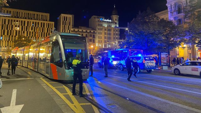 El tranvía, en el lugar del accidente.