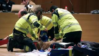 El drama de los 30.000 infartos al año fuera de los hospitales: por qué la RCP se hace menos a las mujeres