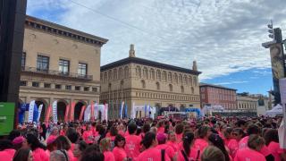 La marea rosa tiñe Zaragoza en una Carrera de la Mujer de alegría y sororidad: Corremos por todas