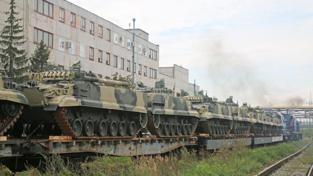 Tren con vehículos de infantería ligeros rusos, en imagen de archivo.
