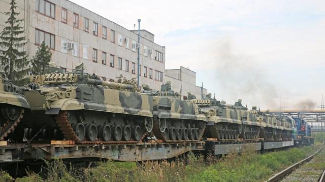 Tren con vehículos de infantería ligeros rusos, en imagen de archivo.