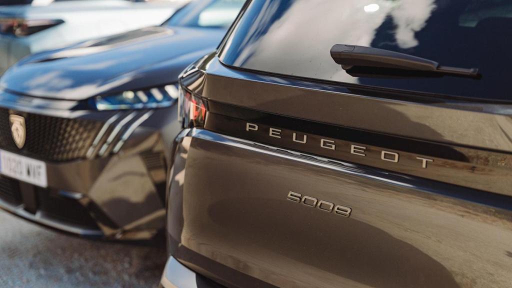 El Peugeot 5008 cuenta con un motor híbrido ligero de 145 caballos.
