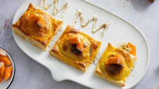 Mini hojaldres con barritas Krissia®, aceitunas, crema agría y pimienta (2)