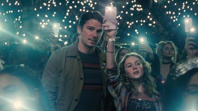 Buenas noticias si te perdiste 'La trampa' en cines: la película de Shyamalan ya está en streaming en España