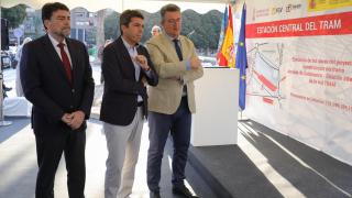 El alcalde de Alicante, Luis Barcala, el presidente de la Generalitat, Carlos Mazón; y el conseller de Medio Ambiente, Infraestructuras y Territorio, Vicente Martínez Mus, en el replanteo de las obras de la Estación Central de Alicante.