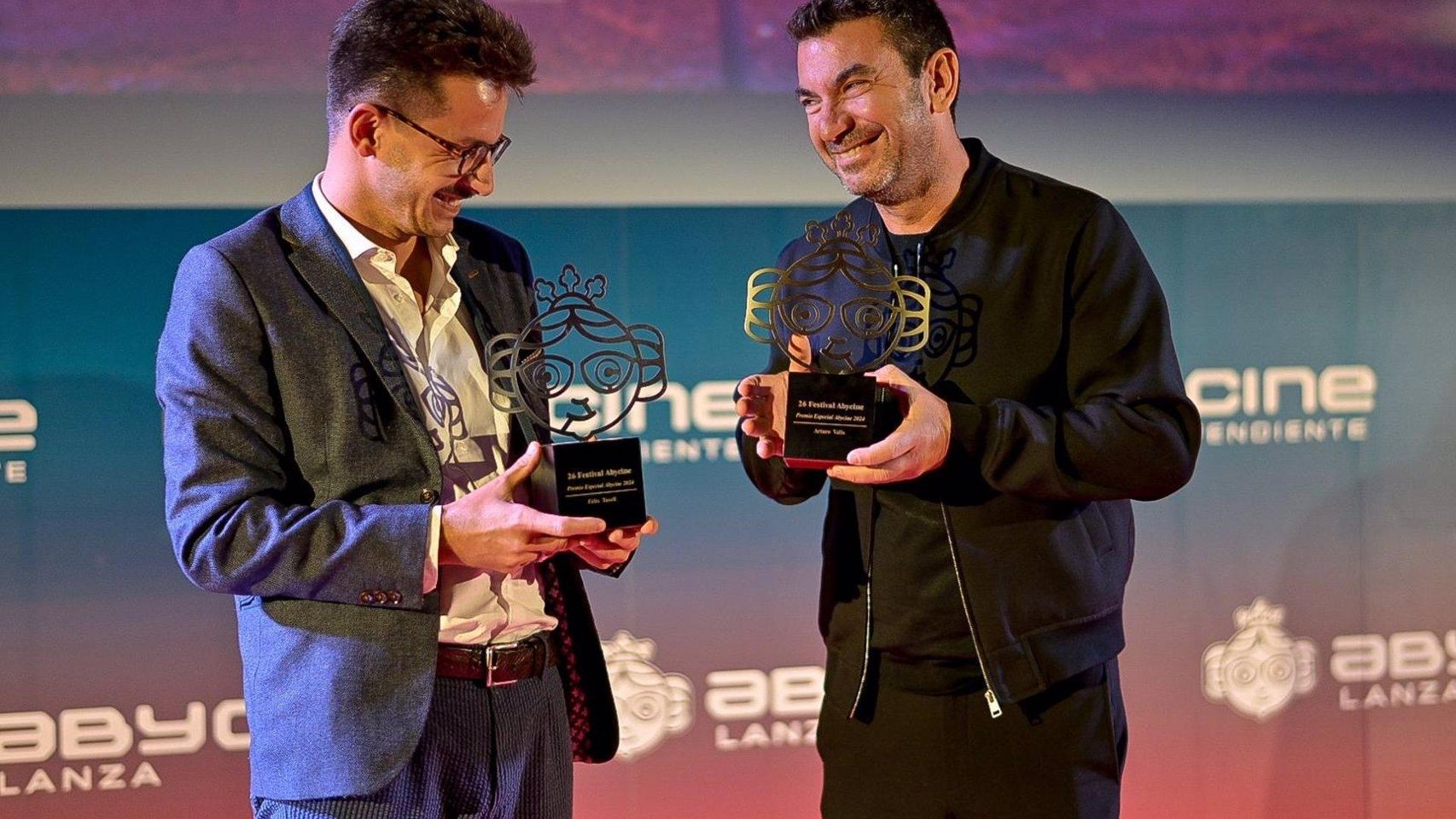 Arturo Valls y Félix Tusell reciben el Premio Especial Abycine en Albacete.