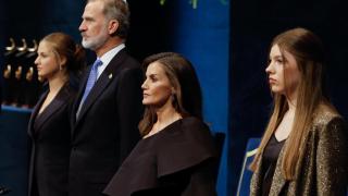 La infanta Sofía, el Rey Felipe VI, la Reina letizia y la infanta leonor, este viernes en Oviedo durante la ceremonia de entrega de los Premios Princesa de Asturias.