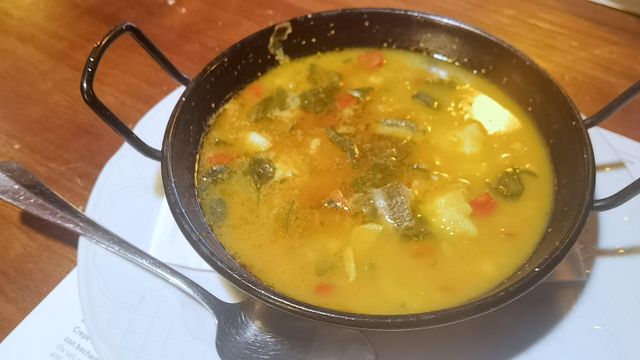 La olleta de garbanzos y bacalao que incluyen en el menú.