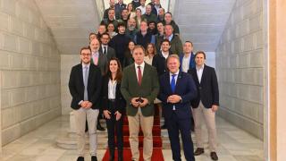 Carbayo posa junto a los premiados de la hostelería salmantina