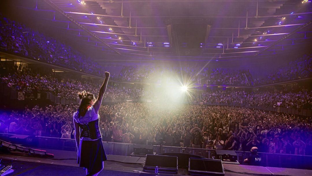 'El Abrazo' de Rozalén a 7.000 personas en su concierto de Pamplona