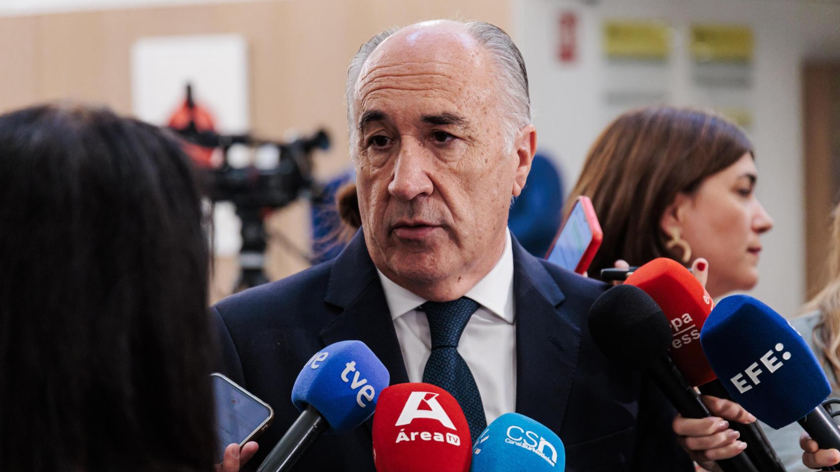 El alcalde de Algeciras, José Ignacio Landaluce, atiende a los medios de comunicación.